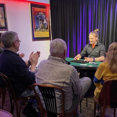 Tischzauberer Jan Gerken im magischen Zirkel Berlin